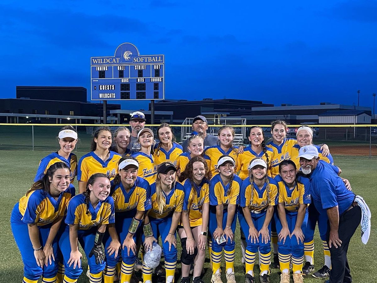 One step closer to the championship! The #YellowJacketUniverse is going to game 3! #ThatsWhatYellowJacketsDo 🥎☝️#YES☝️🥎