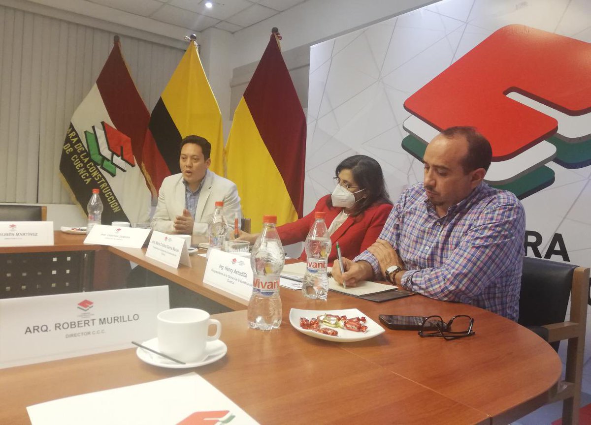 czamoramatute's tweet photo. #ConsultaPopular

La Cámara de la Construcción @camaraconscue escucha la propuesta de Consulta para que la cárcel Turi sea local.

Todos coincidimos qué hay que hacer cosas diferentes para resultados diferentes, y esta es una vía.

Por la seguridad de #Cuenca https://t.co/BjopjpI4v0