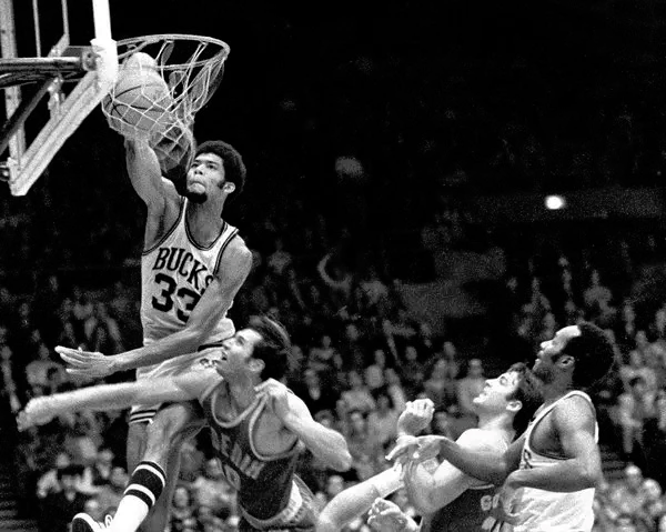 retro_70s's tweet photo. Kareem is not impressed with your defense https://t.co/4SpmWoesp5
