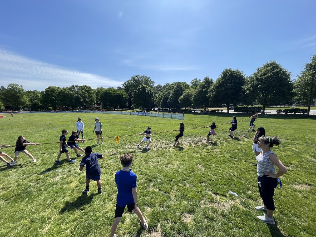 MsCalandrillo's tweet photo. We had ourselves a successful field day!!! SO much fun!! @datersocial https://t.co/9sp27q7cdy