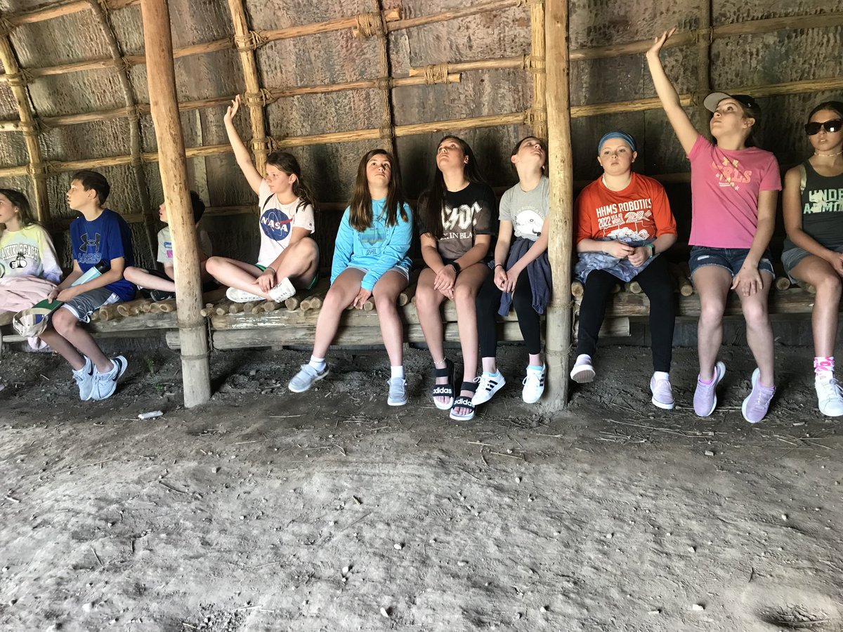 bvkkids's tweet image. Field trip to Koteewi 🌳🌻🐢 #WeAreHuskies #msscience