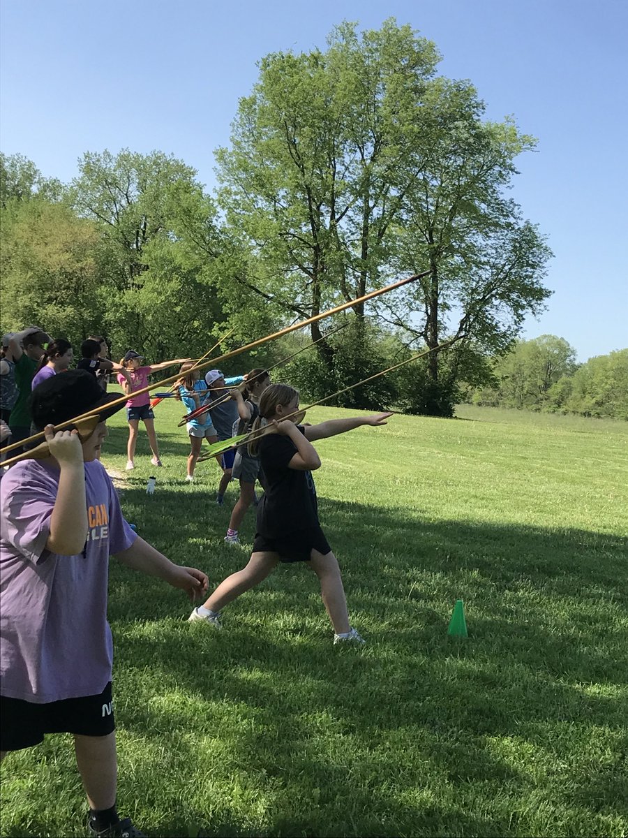 bvkkids's tweet image. Field trip to Koteewi 🌳🌻🐢 #WeAreHuskies #msscience