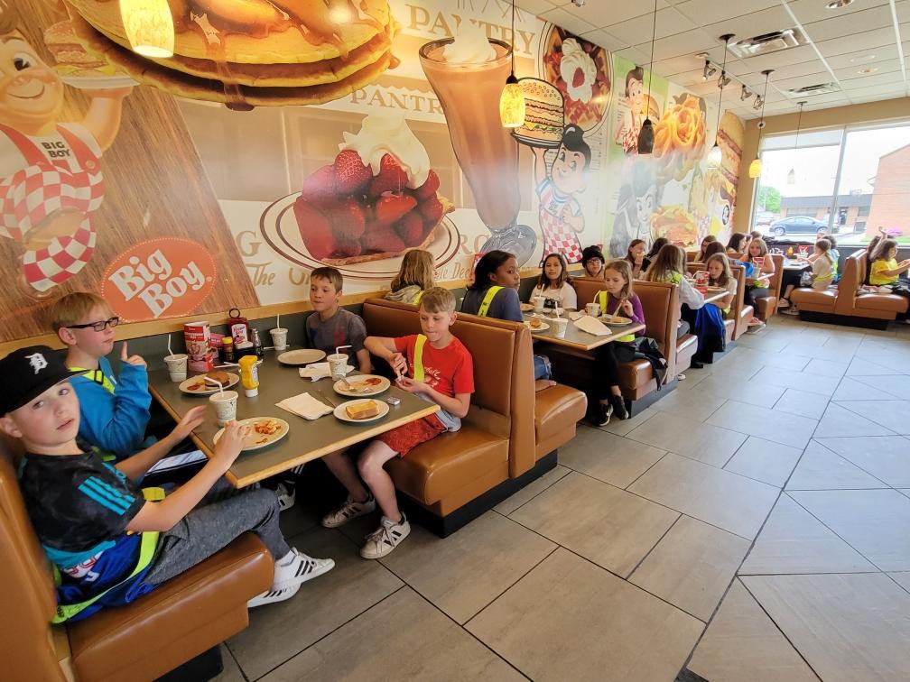 Out Safety and Service Squad took a walking field trip to Big Boy Restaurant today to celebrate their leadership and dedication to serving our school! Thank you to Mrs. Johns and Miss Martinez for helping grow these Superstars into the leaders they are! 💫￼ 💚 🌟#wearelamphere