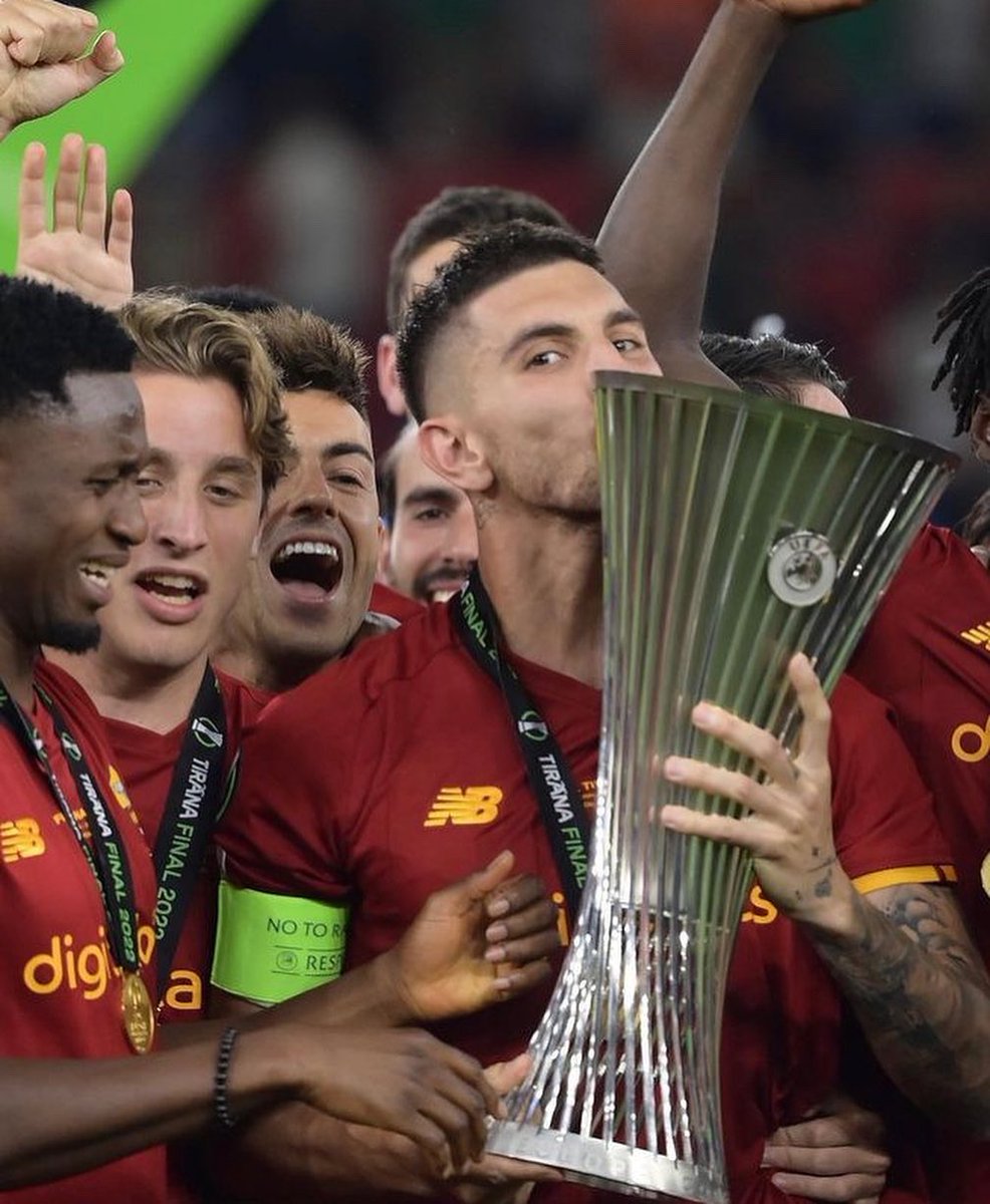 footfactorygn's tweet photo. Félicitations à l’AS Roma de Amadou Diawara qui viennent de remporter la toute première Conférence League de l’histoire.
#FF224 #Noosecom https://t.co/WY9PzzrUDF
