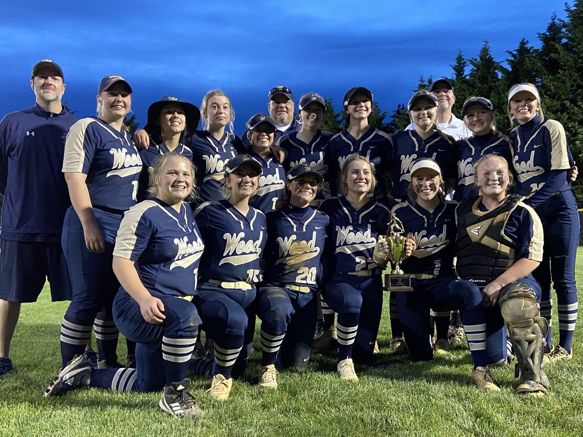 troymezz's tweet photo. Great game and evening for the James Wood Girls softball team! ⁦@WinStarSports1⁩ One last Distinct title for Coach Baker. 👏 ⁦@sgross_jwhs⁩ https://t.co/5I9DKFQF6W