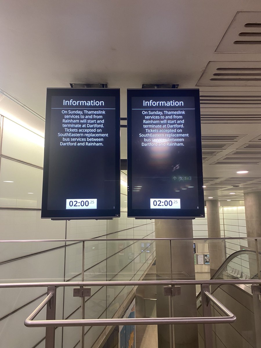buyyourself's tweet photo. @TLRailUK How is this ok for information for this evening? https://t.co/9lYNzJIWyW