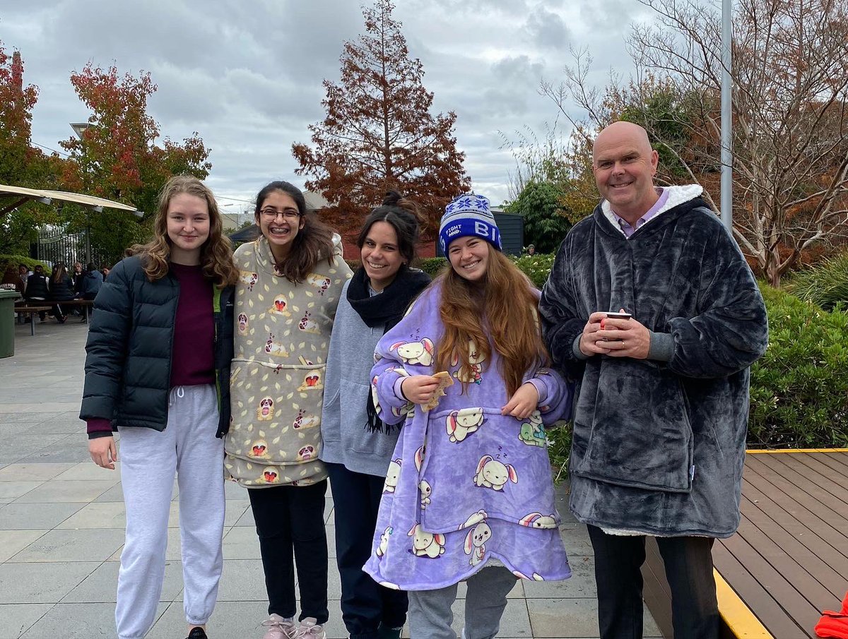 SantaMaria_Melb's tweet photo. We're not experiencing a power outage, &amp; oodies haven't been added to the uniform - It's Winter Warmer Day! In a student led initiative, we are rugging up, and lights/heaters have been turned off to raise awareness around energy consumption &amp; sustainability. Great idea girls! https://t.co/E2SqfHH5MJ