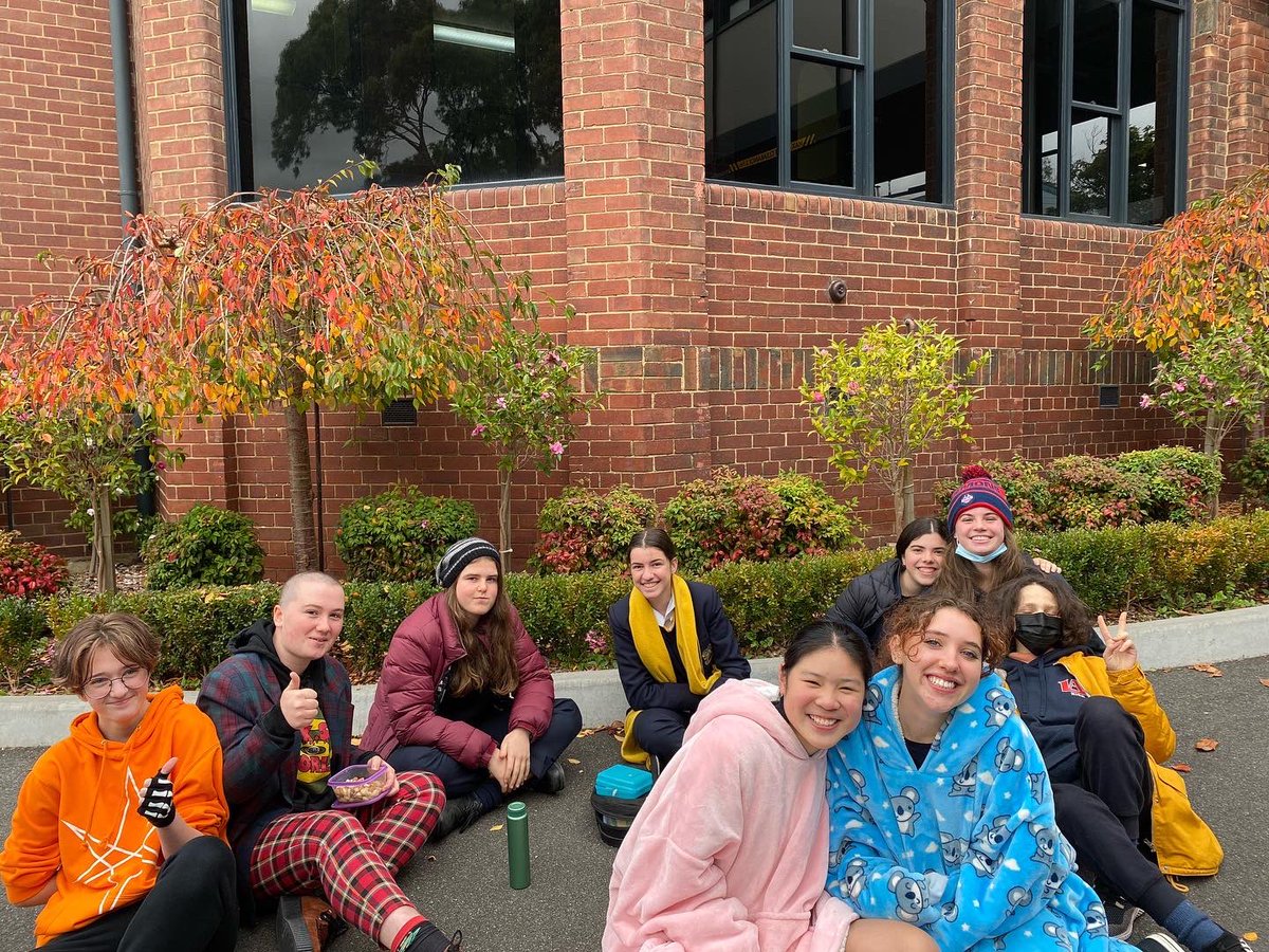 SantaMaria_Melb's tweet photo. We're not experiencing a power outage, &amp; oodies haven't been added to the uniform - It's Winter Warmer Day! In a student led initiative, we are rugging up, and lights/heaters have been turned off to raise awareness around energy consumption &amp; sustainability. Great idea girls! https://t.co/E2SqfHH5MJ