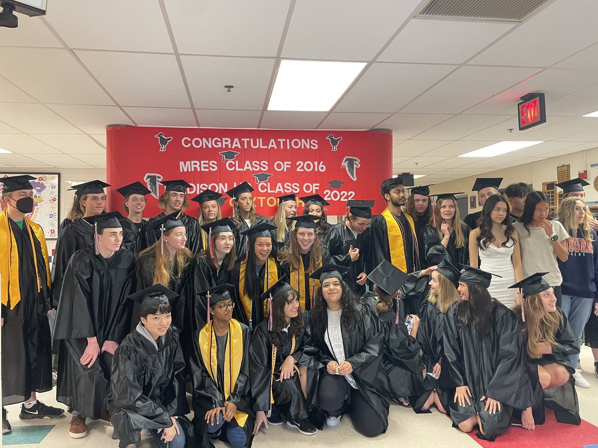 MarshallRoadES's tweet photo. Congratulations to our 2022 graduates from Madison HS and Oakton HS. We are so proud of all of you! MRES 2016! https://t.co/M2PDOVM5Ka