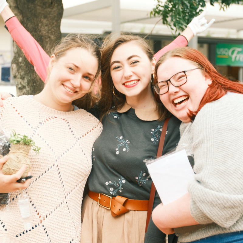 unisqaus's tweet photo. Amongst the hustle and bustle of study, it's moments like these that keep us going! π
Students relaxing and unwinding before they hit the books to prepare for Semester One exams.
#StressLessWeek in pictures (and captions...) πΈ