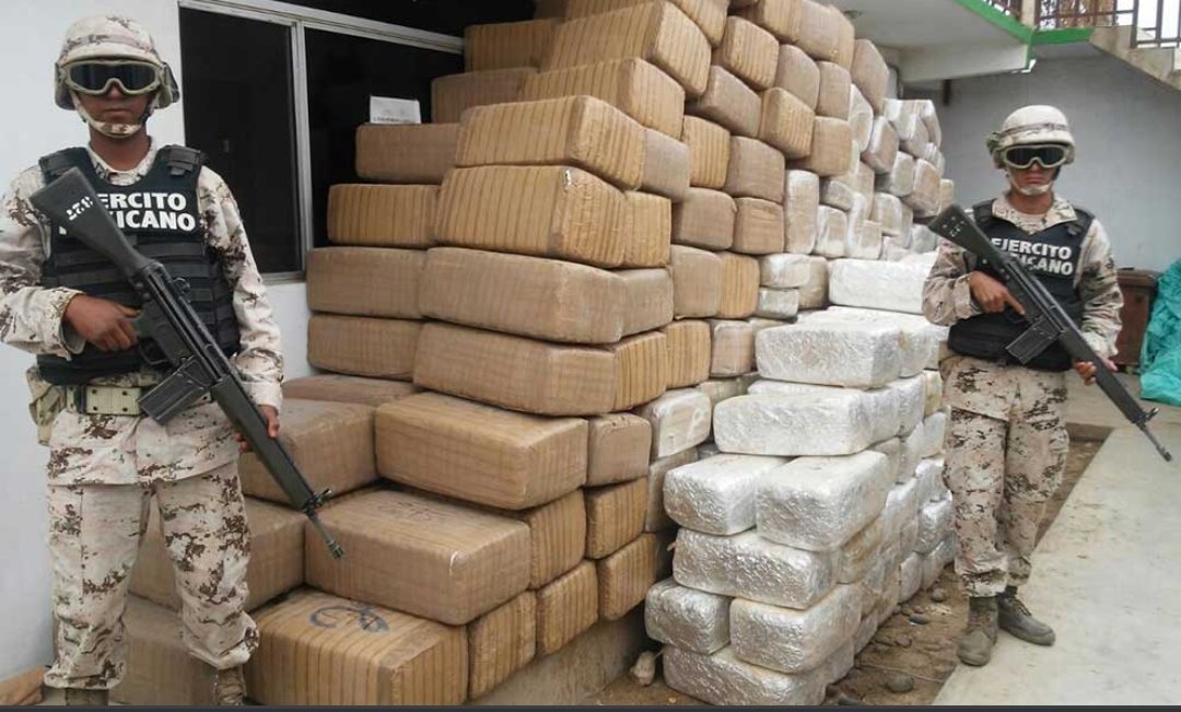 rthur013's tweet photo. Decomiso de droga...

Antes               ////           Ahora https://t.co/L3Cl4lrfXl