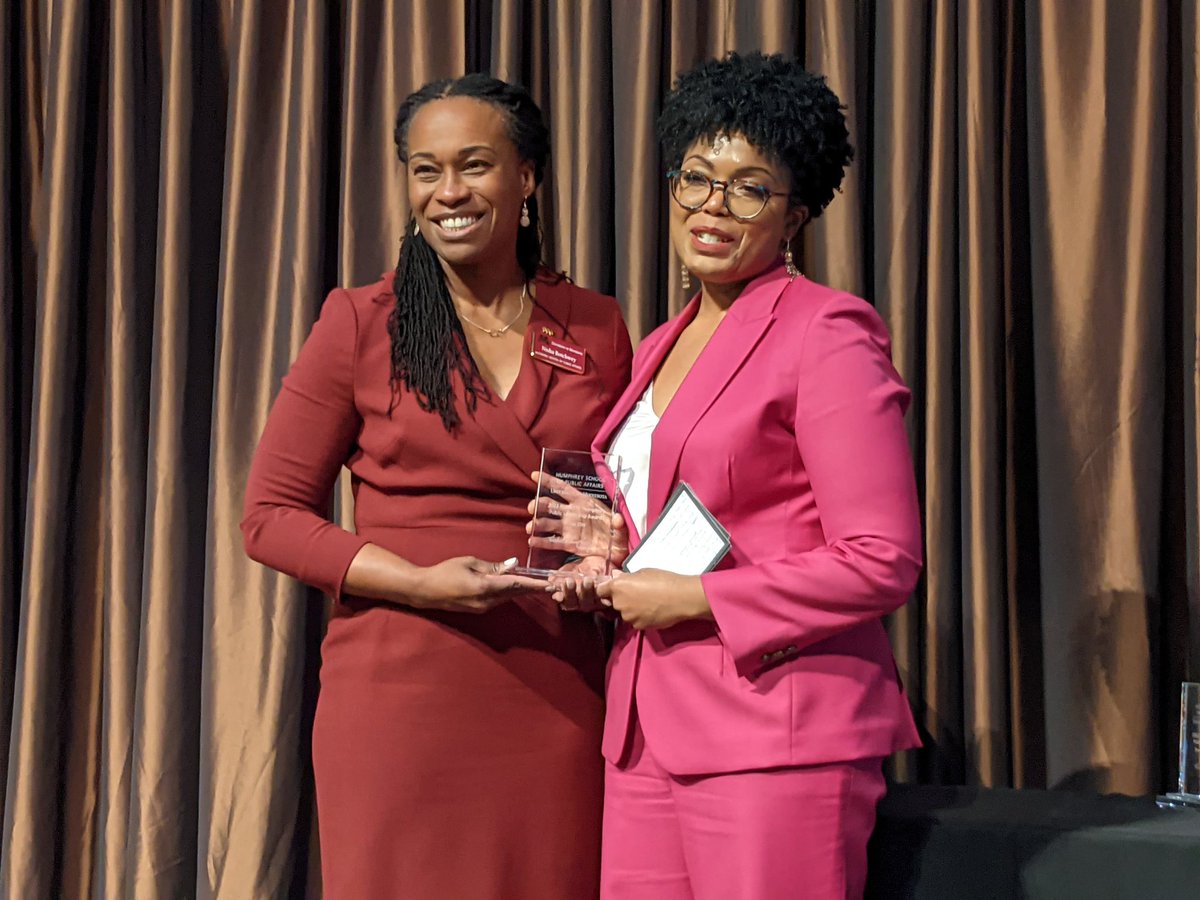 InterdependentJ's tweet image. Front row seat to @AcooaEllis 's leadership, recognized by @HHHSchool  Such an honor &amp;amp; joy!