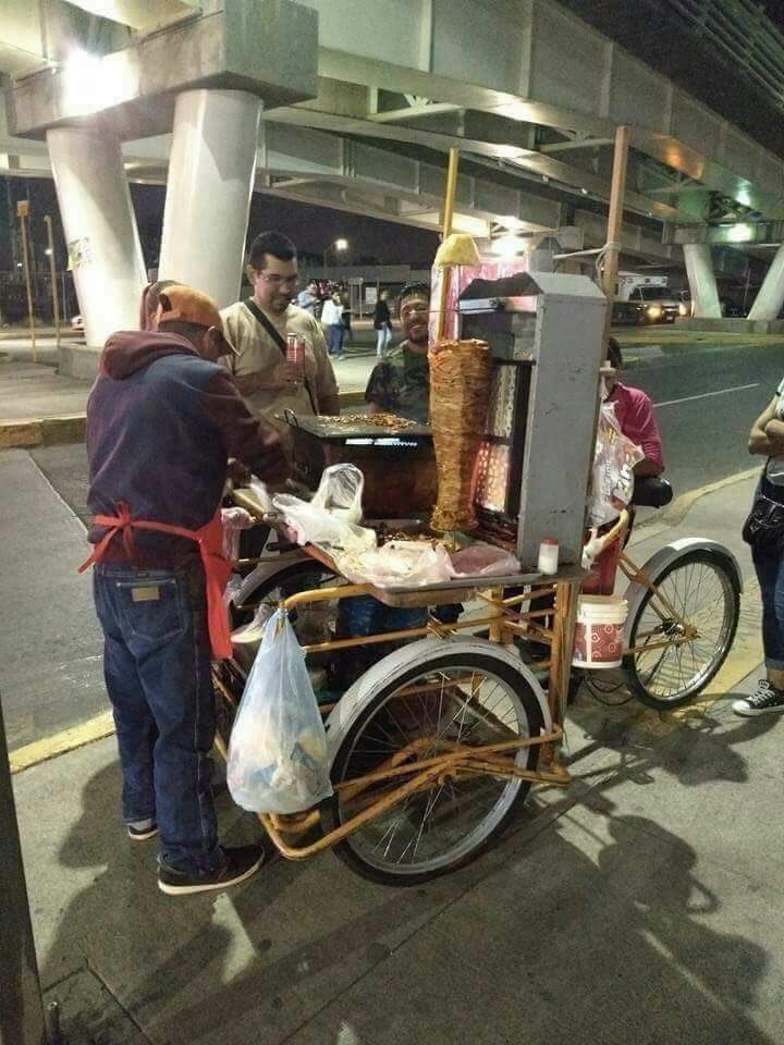 Este compa vive en el 2300 🌮