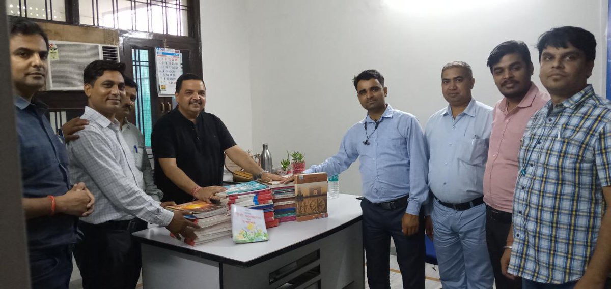 gujsindia's tweet photo. CSC State team Rajasthan @cscrajasthan @AsheeshPanwar3 donate books for Model @academy_csc center's Library to help student community.
Thanks for support 🙏
#CSC_Library
@dintya15 
@ceo_csc 
@PatankarRishi 
@subodhmishracsc 
@KingomSmec 
@bhawanita https://t.co/KMJeXDjaoP