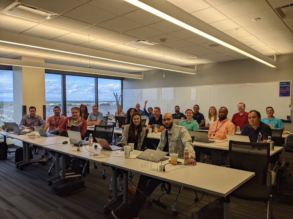 phoebesykim's tweet image. Learning about @VMware clouds in Dallas! #VMConAWS #GCVE #AVS #OCVS #HCX