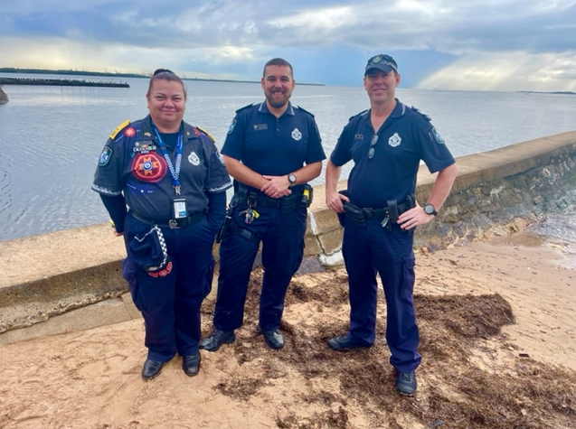 QldPolice's tweet photo. Police in Wynnum have joined their community for a local Sorry Day ceremony on Quandamooka Country where they embraced the opportunity to reflect on the past and join together for the future. More from the officers here: https://t.co/NsKWWOq5UA #myPolice https://t.co/ulapvYhx6g