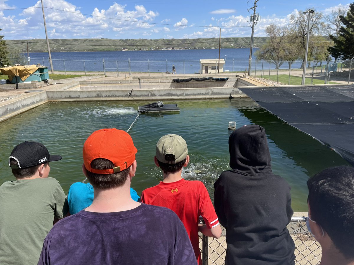 #landbased <a href="/CentennialSchoo/">🐾 Ecole Centennial</a> was back it again today! Went to the fish hatchery and did an amazing hike at echo valley! Day was amazing and we finally got nice weather!