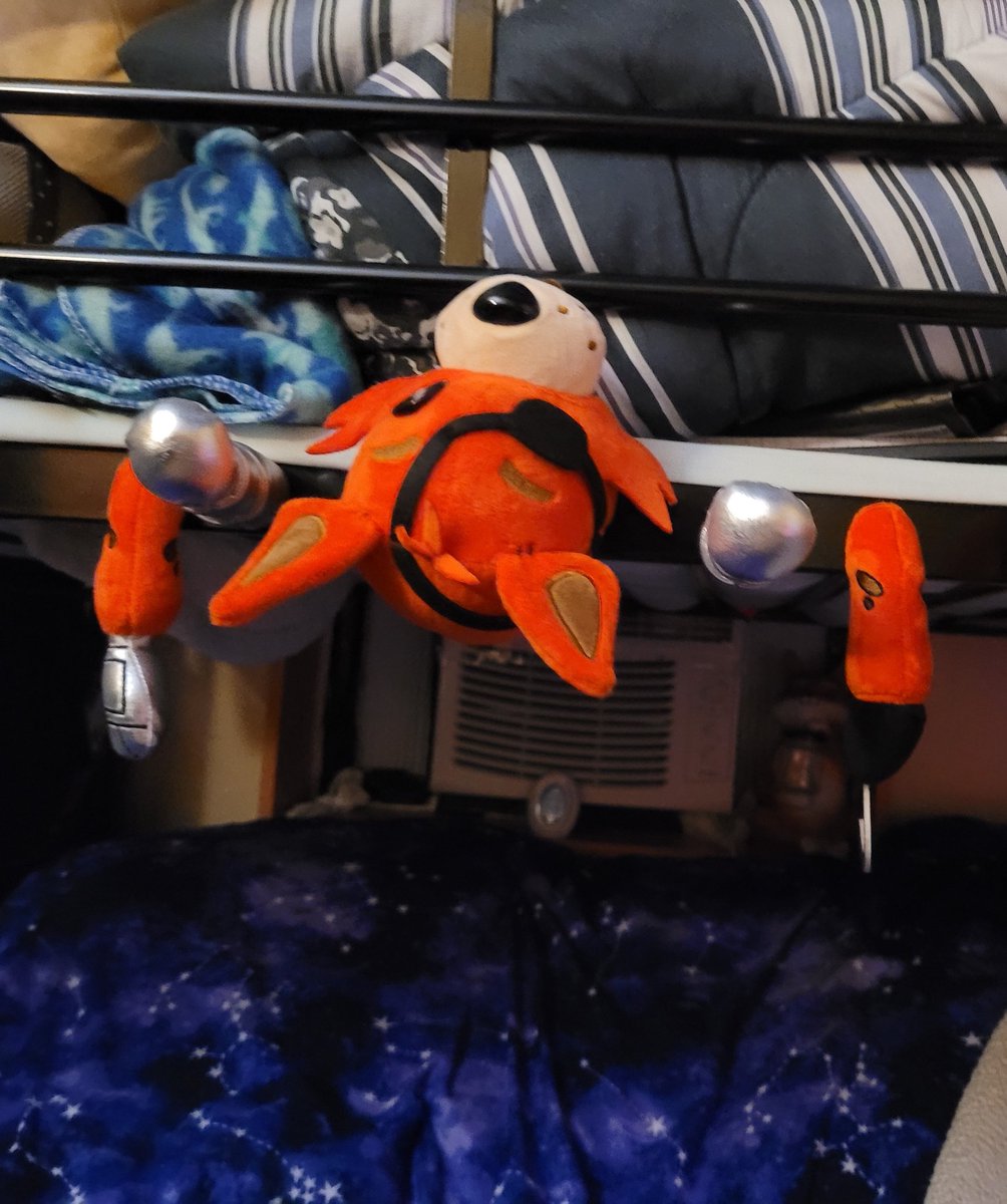 VK_Akira's tweet photo. @hexbrand These are two random fun ones with thw cats Mr. Mittens plush and... My top bunk part of my bed lol
#HexDrop2 https://t.co/aqCdHSW2ms