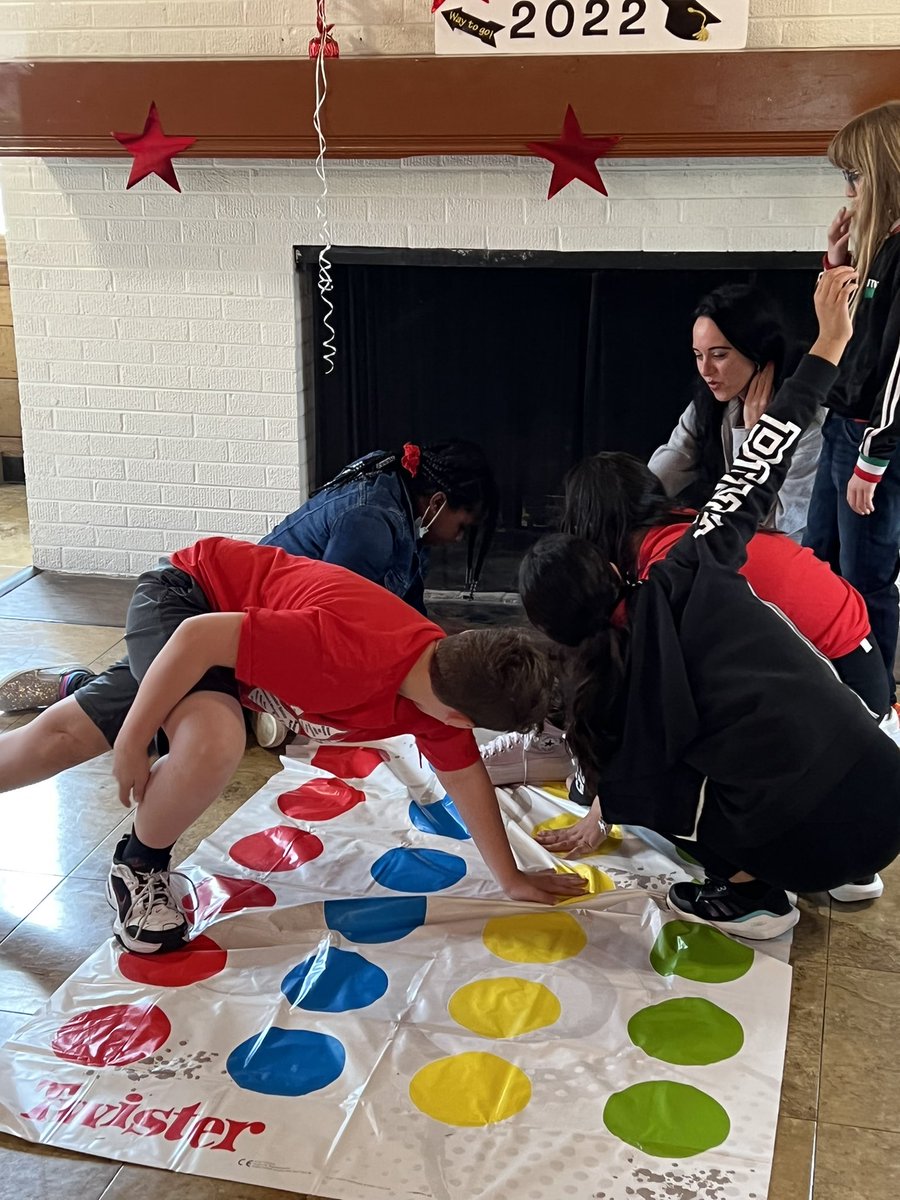 MrsCFifth's tweet photo. A huge shout out and many thanks to my students’ parents, who gave Wesley’s fifth graders a spectacular party today! https://t.co/MZbnqyfmM6