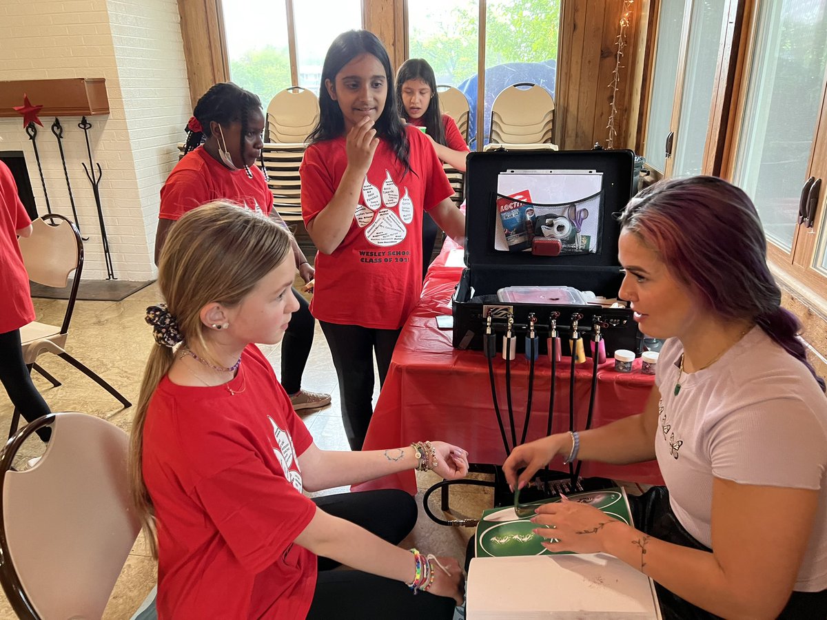 MrsCFifth's tweet photo. A huge shout out and many thanks to my students’ parents, who gave Wesley’s fifth graders a spectacular party today! https://t.co/MZbnqyfmM6