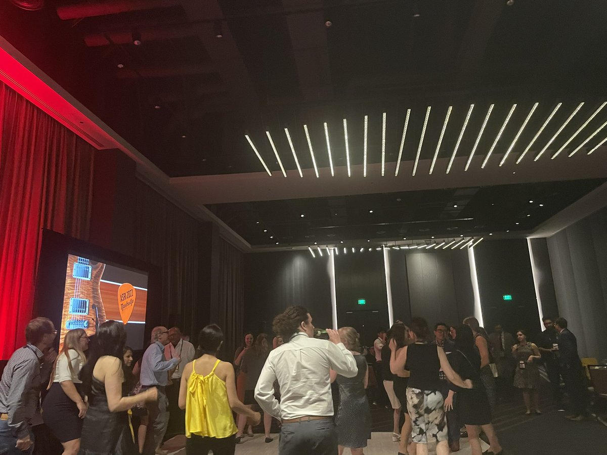 Annual <a href="/ASReproImmuno/">ASRI</a> Awards Gala is a blast! #ASRI2022 <a href="/MysorekarLab/">Dr. Indira Mysorekar</a>   @DMAronoff 💃 🕺🏼