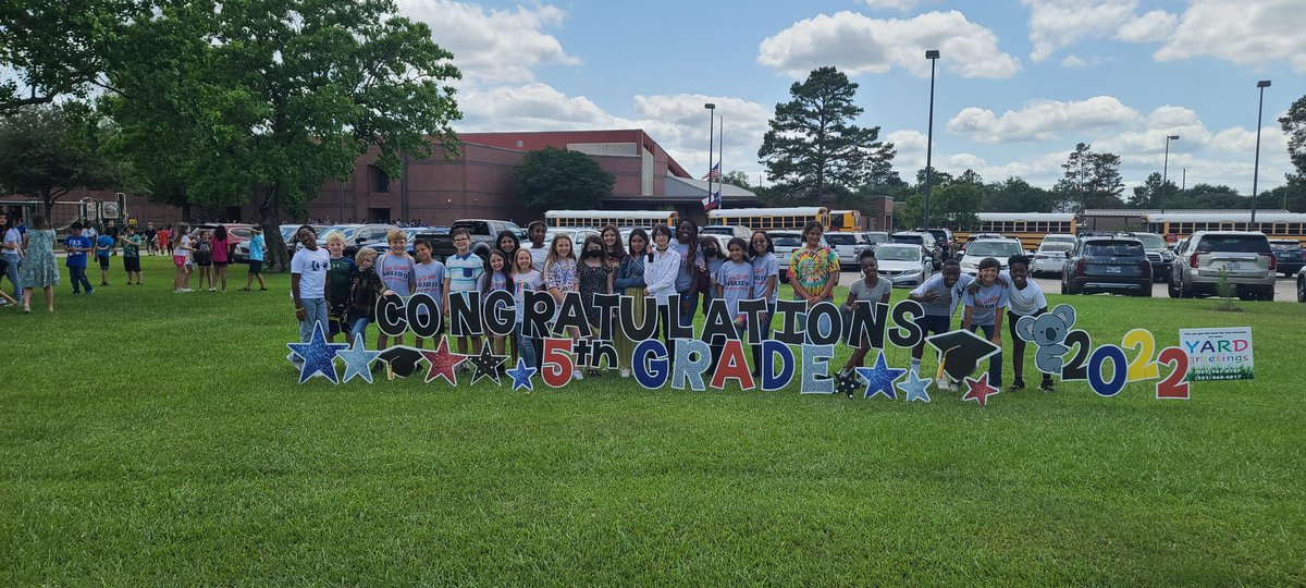 Rafeek_Klein's tweet photo. 5th Grade Celebration was a blast! @Rafeek_kuehnle @KuehnleKISD https://t.co/KlrcTyZqQW