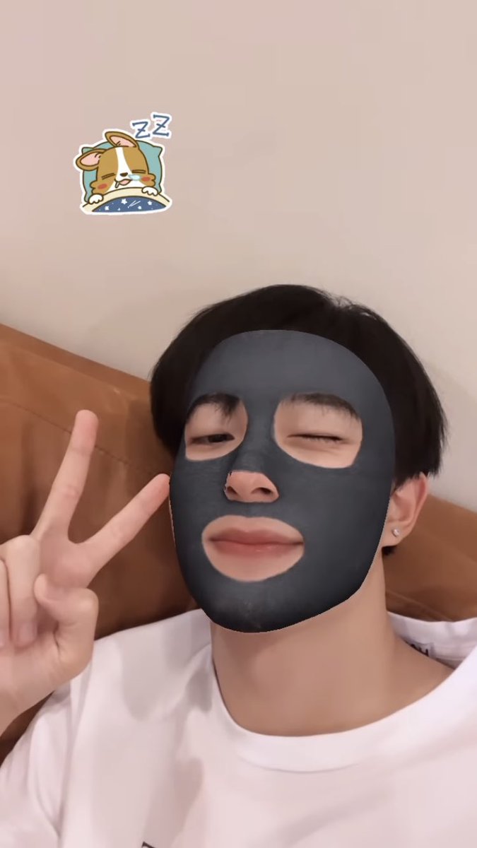 ZNTY555's tweet image. Familiar brown sofa🛋

 #ZeeNuNew
 #ซนซน