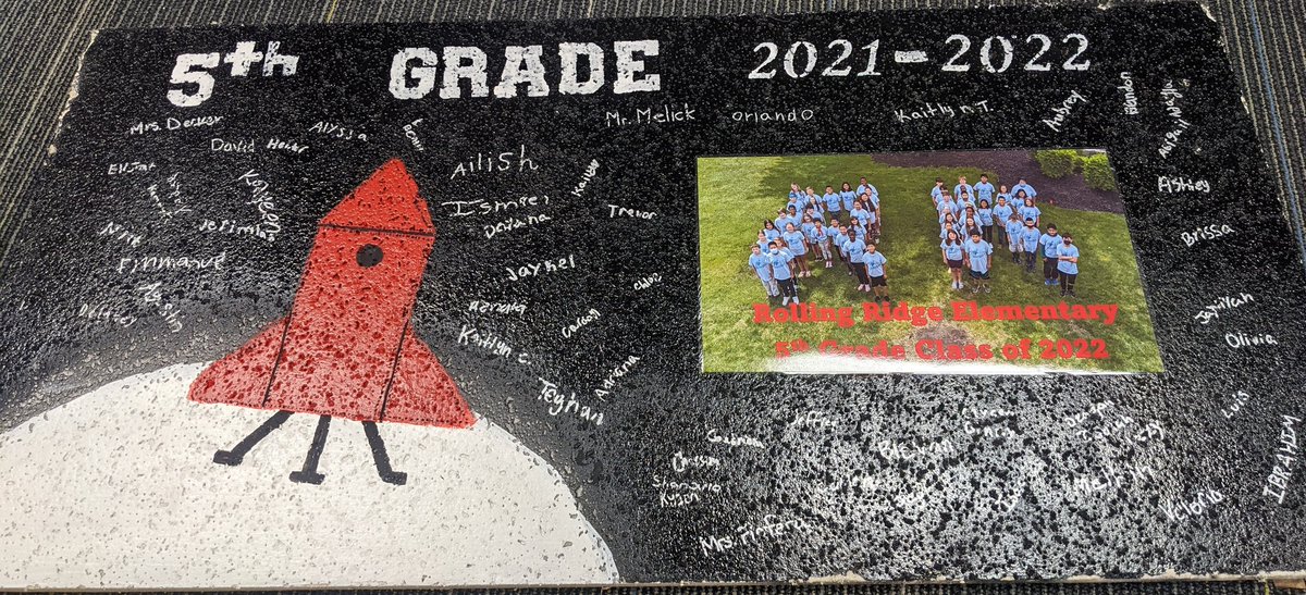 MrMelick_USD368's tweet image. Final tradition of the year. The @RocketsRR 5th grade ceiling tile is completed and up with previous classes. #tradition #5thgrade