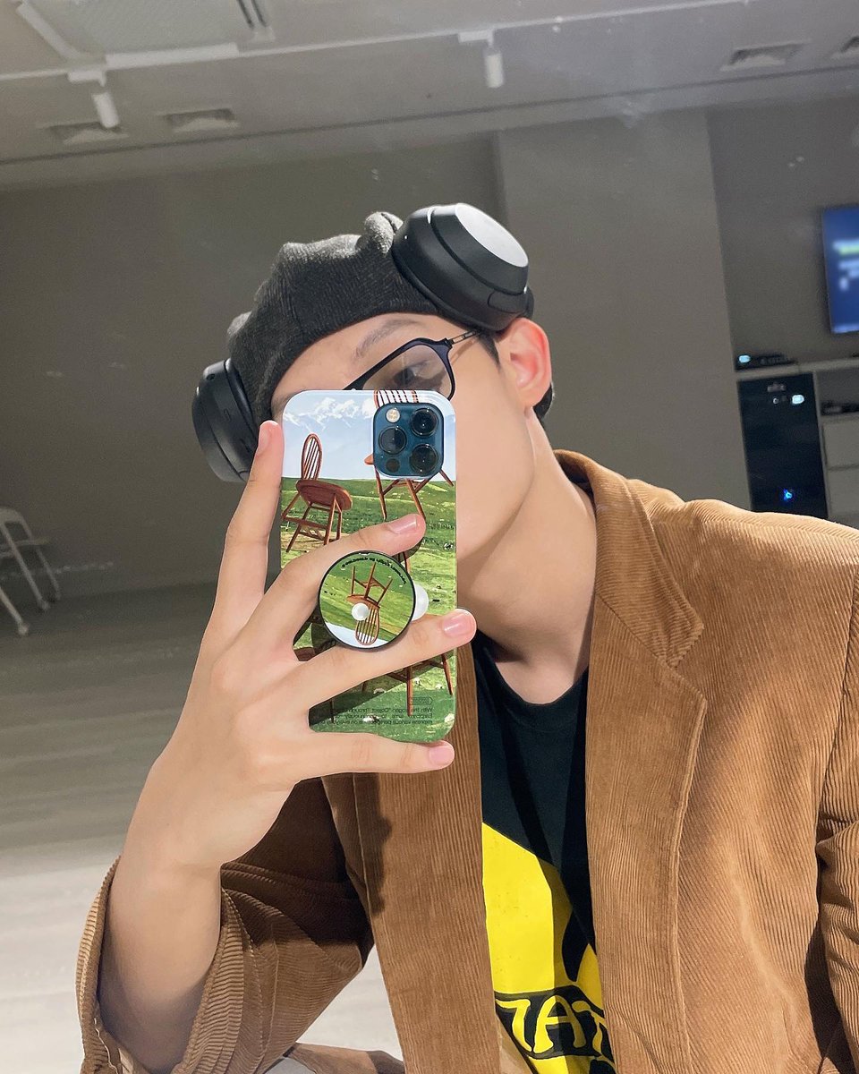 JamesBrasiI's tweet photo. 📷| 250522 • Atualização com James no Instagram do Trainee A

Pessoal!! 
Já faz muito tempo! Realmente senti falta de vocês. Eu ando muito ocupado🙃ㅠㅠㅠ

Como é ANP!? Não é ruim, não é 😚😉 Desejo que vocês possam desfrutar vendo o mv
+

#JAMES #제임스 #TraineeA @trainee_a https://t.co/gKVhB7Ck84