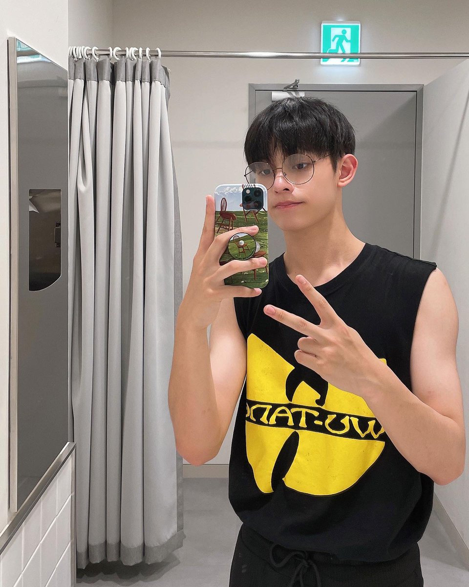 JamesBrasiI's tweet photo. assim como nós gostamos de gravá-lo. 

Desejo que vocês possam ficar felizes e sempre comam comida boa🙏🙏
E sim....

Cabelo antigo x cabelo novo🙇‍♂

#JAMES #제임스 #TraineeA @trainee_a https://t.co/SLsKtpATW0