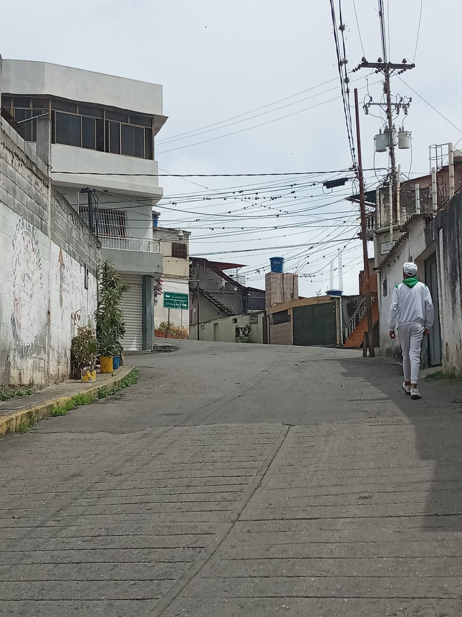 lupitacgtv's tweet photo. En #Carayaca una #Guayanesa https://t.co/SyZ6K6Iiw4