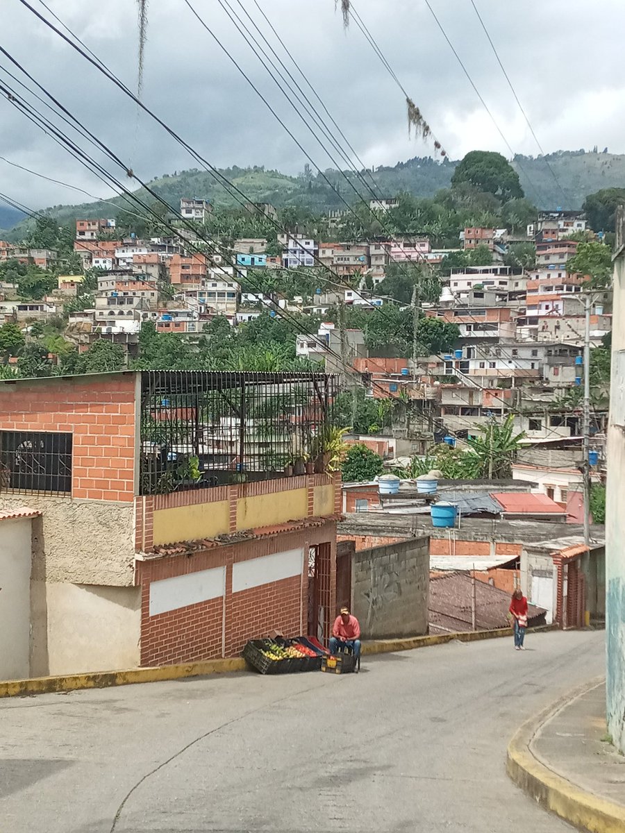 lupitacgtv's tweet photo. En #Carayaca una #Guayanesa https://t.co/SyZ6K6Iiw4