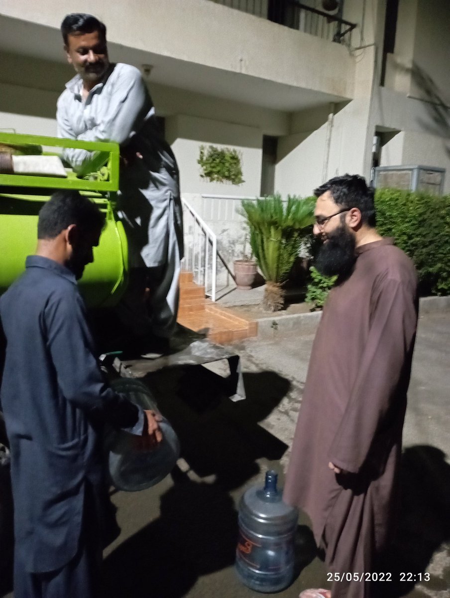 marehman786's tweet photo. No water at Askari housing 5, Lahore since many days. Rtrd Army officers, ladies, seniors citizens are forced to wait in queue for water tanker to fill the buckets @wcboffical @OfficialDGISPR @HamzaSS @DrMuradPTI @Shafqat_Mahmood @CMShehbaz 

#water_crisis
#No_water https://t.co/zQWDkHO7St