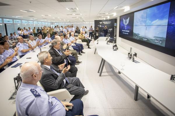 fab_oficial's tweet photo. #FABnoEspaço
FAB lança primeiros satélites do Projeto Lessonia - 1
Com sensores radar da alta resolução, os satélites Carcará I e II auxiliarão no monitoramento contínuo de áreas de interesse do Brasil.
Saiba mais em https://t.co/VNsM9bdX4o
#AsasQueProtegemOPaís https://t.co/jpdbNe1glt