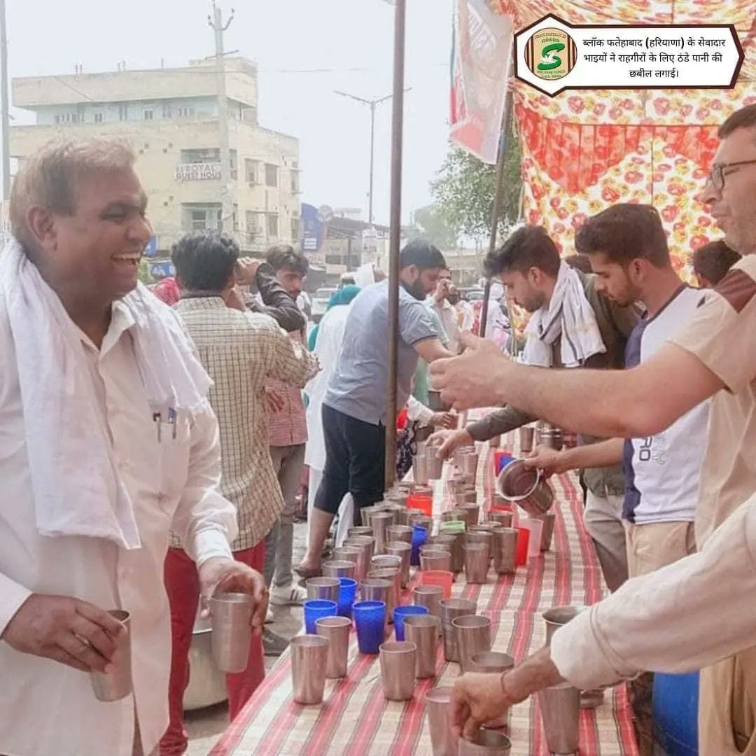 #BeatTheHeat by appreciable services from Dera Sacha Sauda Volunteers in this unbearable heat for providing sweet #WaterFacility to everyone on roads and railway stations.Inspired by St.<a href="/Gurmeetramrahim/">Dr.GURMEET RAM RAHIM</a> ji.