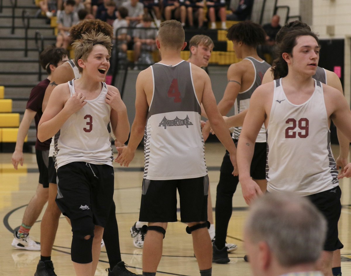BRIDGERS WIN‼️ 
Ambridge Boys Volleyball beats North Catholic to finish 3rd in the #wpial and advance to the #piaa state playoffs 🏐 Congratulations to Coach Freed and the Bridgers 👏🏻👏🏻👏🏻