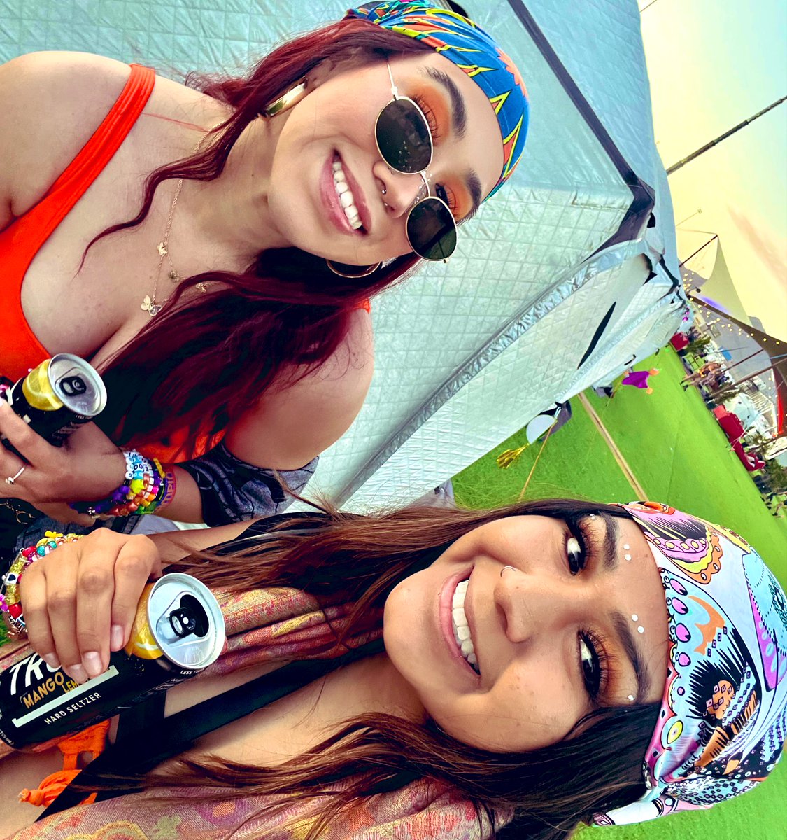 highaileen's tweet photo. EDCLV with my cinnnn ✨ https://t.co/aUez7asSfn