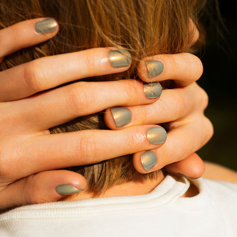 shiro__official's tweet photo. 【2022/6/9(木)予約開始】SUMMER NAIL COLLECTION〈数量限定〉
夏の陽ざしに映えるターコイズブルーとジューシーレッド、光の加減によって表情を変えるニュアンスホワイトとリフレクショングレーの4色展開です。
▶︎https://t.co/yxPm64M54q

#SHIRO #SHIROmakeup #亜麻ネイル  #SUMMERNAILCOLLECTION https://t.co/vHl9QKWScr