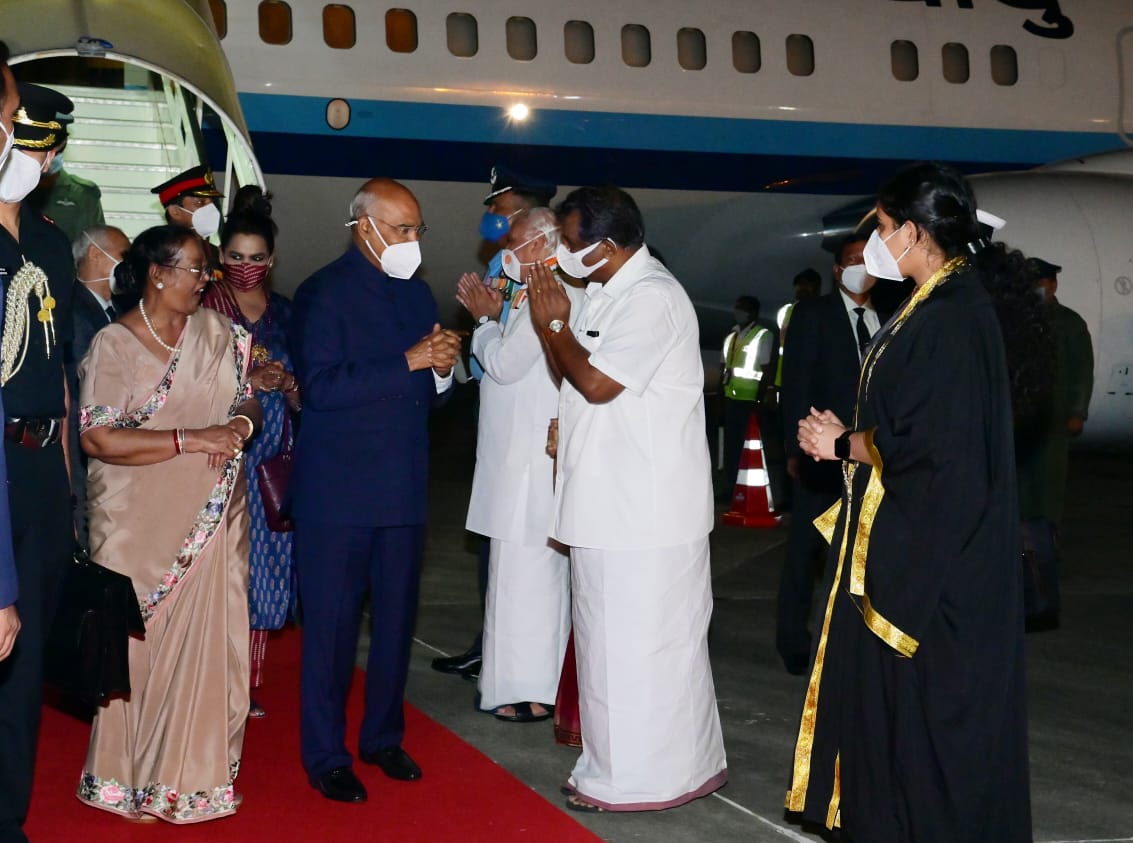 advantonyraju's tweet image. President Ram Nath Kovind (@rashtrapatibhvn), who is on a two-day visit to Kerala, was received at the airport. @KeralaGovernor Arif Mohammad Khan, wife Reshma,  Mayor Arya Rajendran (@SAryaRajendran), Chief Secretary V P Joy and others came to receive ...