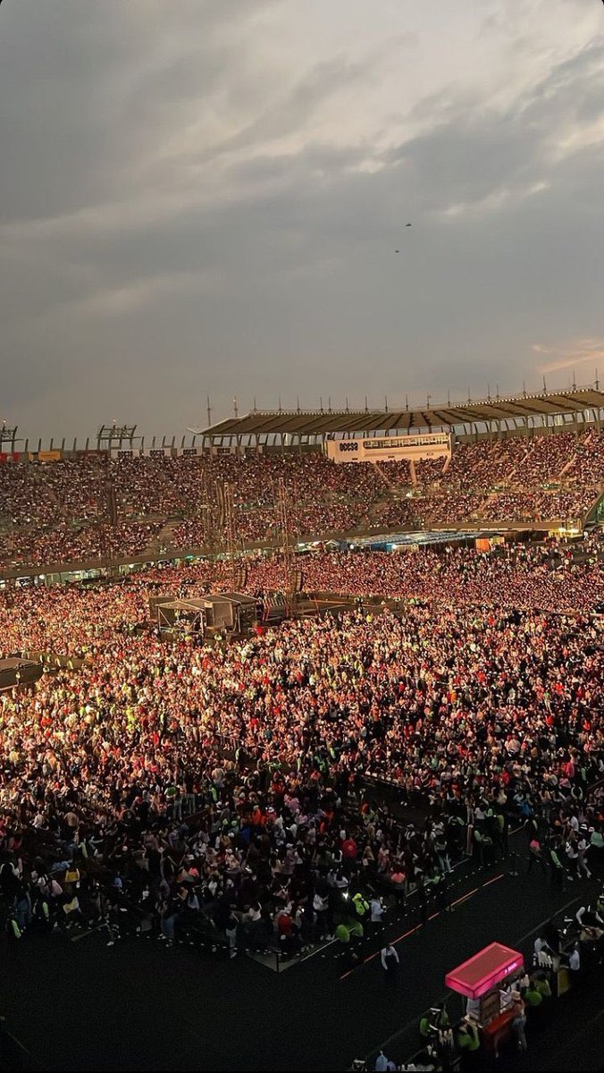 purposeswiftie's tweet image. his name is justin bieber but you can also call him prince of pop