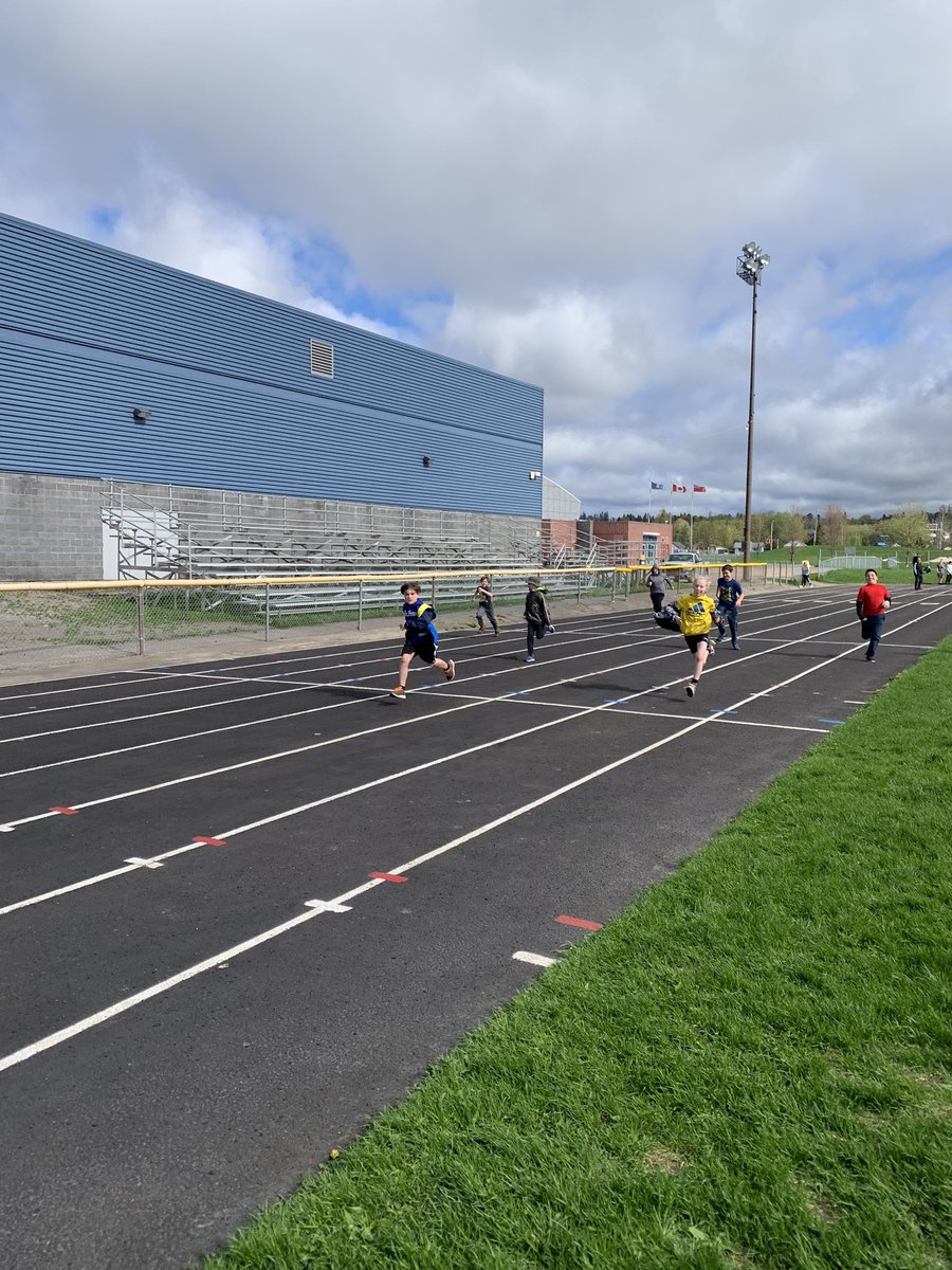 QueenEPublic's tweet photo. Track and Field!  It’s happening!!! ❤️💗 https://t.co/vEQXvYC1PX