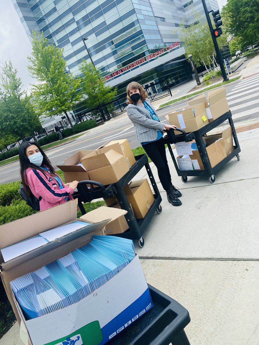 Volunteers assembling &amp; delivering hundreds of folders &amp; envelopes for Surgical Sevices &amp; Emergency Room patients on weekly basis. Thank you all for your help💙 <a href="/UICnursing/">UIC Nursing</a> <a href="/BeNobleSchools/">Noble Schools</a> <a href="/UIHealth/">UI Health</a> @UICHonors <a href="/UICCSI/">UICCSI</a> <a href="/UICBrownCoat/">UIC EM Residency</a> <a href="/UICDom/">University of Illinois Department of Medicine</a> <a href="/UIClife/">University of Illinois Chicago Student Affairs</a> <a href="/uicpublichealth/">UIC School of Public Health</a> <a href="/UICPharm/">UIC Retzky College of Pharmacy</a>