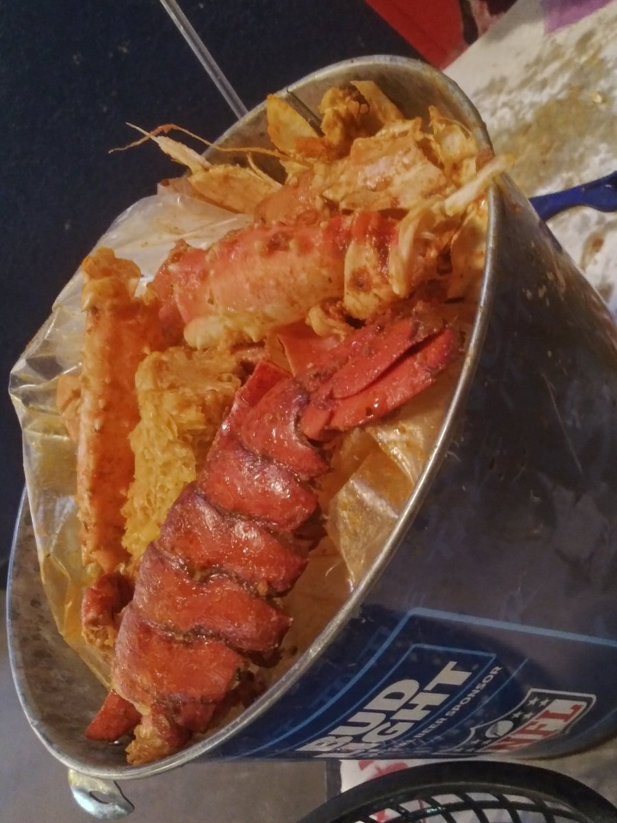 FlyN_Hawaiian14's tweet photo. Eating like Royalty tonight fam. I love Angry Crab with the trifecta sauce #4 flame. Im always a Happy Hawaiian when i leave this place. #angrycrab #almaschool https://t.co/zPYKnaL9i0