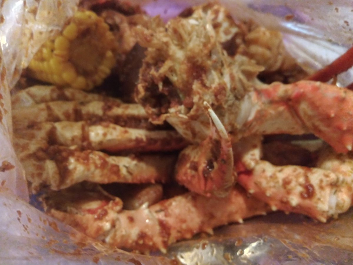 FlyN_Hawaiian14's tweet photo. Eating like Royalty tonight fam. I love Angry Crab with the trifecta sauce #4 flame. Im always a Happy Hawaiian when i leave this place. #angrycrab #almaschool https://t.co/zPYKnaL9i0
