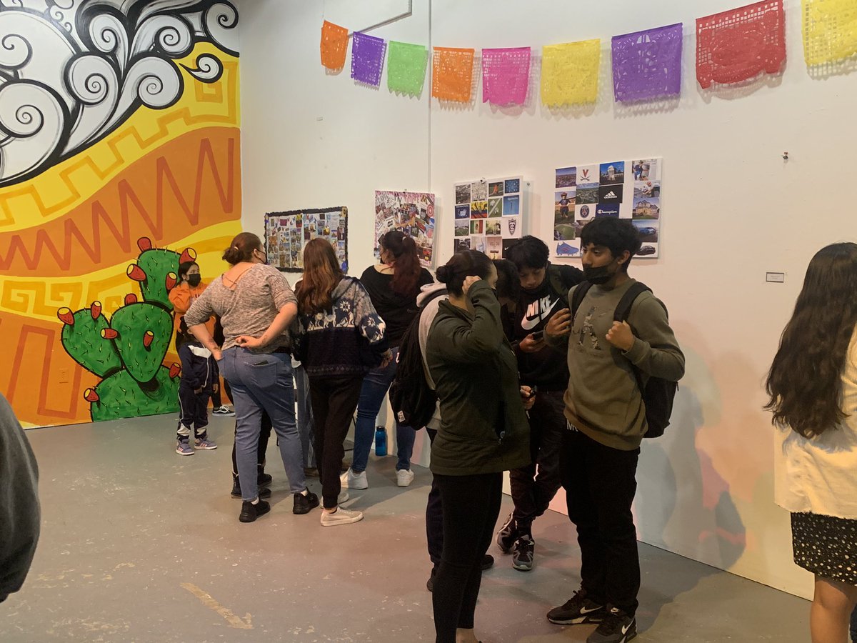 ElColegioHS's tweet photo. After a heavy day Our 9th grade families gathered in community to see the great work of their children. Thank EC students for sharing your future dreams with us. We heal in community. Gracias teachers/staff for you work today in this event &amp; your work everyday! @WeAreUnidosUS https://t.co/Oi7Em6pshb