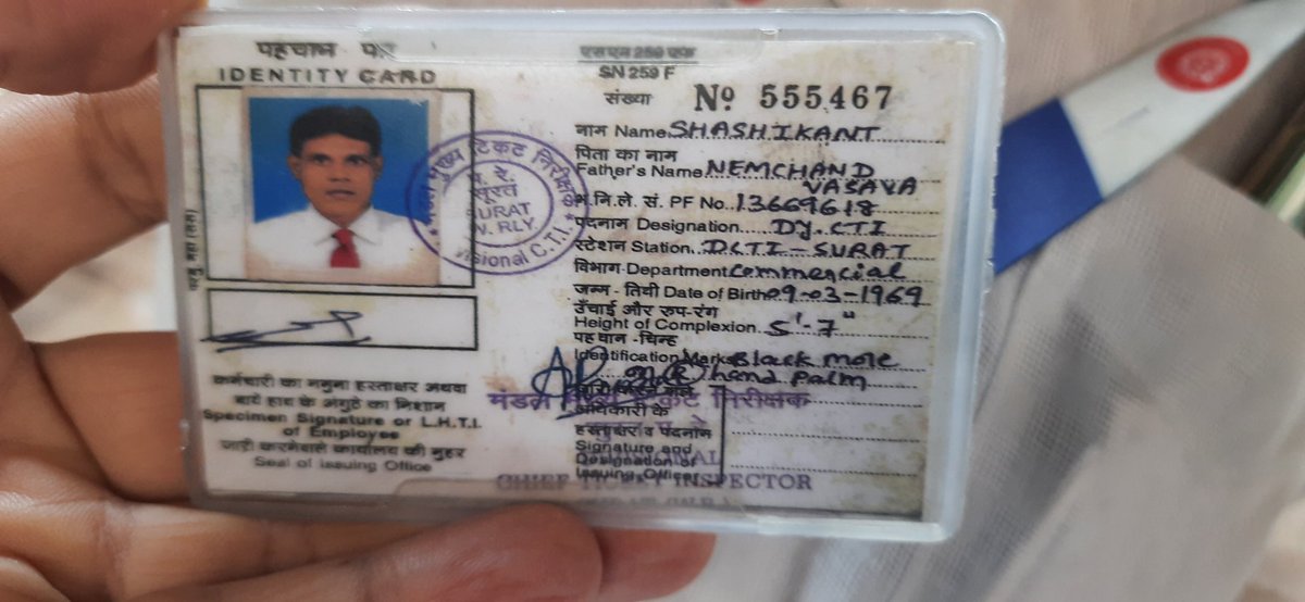 kutchsoaps's tweet photo. @PMOIndia @PiyushGoyal @AshwiniVaishnaw 
Respected, At present I am traveling from Ahmedabad Gujarat to Mumbai, by 22954 PNR 8652181332 here conductor is not having complain book, here seat desk table holder is not there, so seating is very uncomfortable. TC Details is here. https://t.co/bIfE1MDVPR