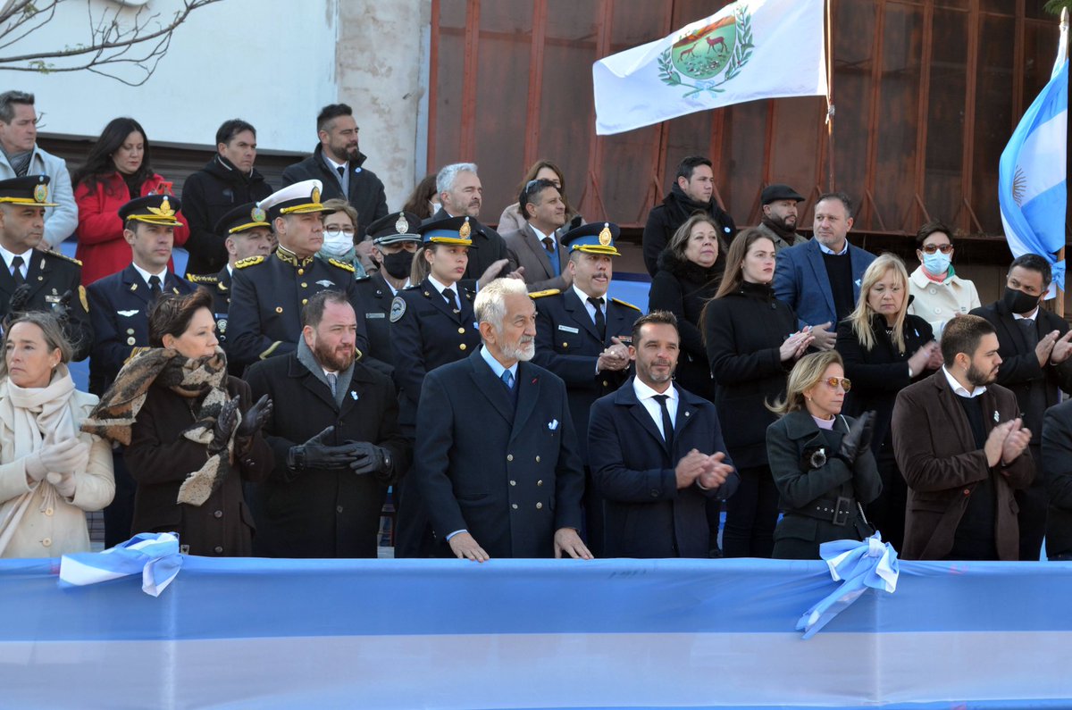 SanLuisLaCiudad's tweet photo. 🇦🇷 Desfile Civico-Militar del 25 de mayo 

👉🏻A pesar de la jornada fría, miles de puntanos y puntanas fueron protagonistas y nos acompañaron en este momento histórico luego de 3 años sin encuentros patrios a raíz de la pandemia.

#DesfileCivicoMilitar
#25deMayo
#SanLuislaCiudad https://t.co/c1Nz4FgFeQ