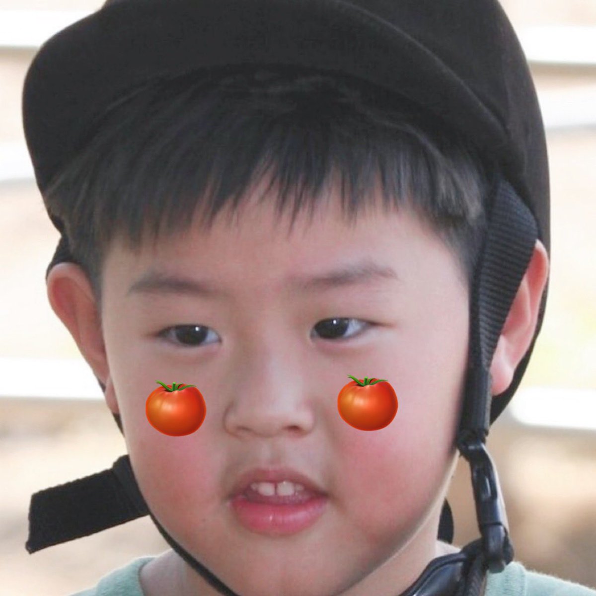 sepmyfav's tweet photo. ไหนค้าบ หม่ามี๊คนไหนจะ #ทวงคืนเลย์มะเขือเทศให้บิวกิ้น ใครทวงคืนได้พี่จะกระโดดกอดเนย น้องหิว เอามะเขือเทศให้น้องจ่วนเลย🍅 https://t.co/Jk7LCJ0KW9