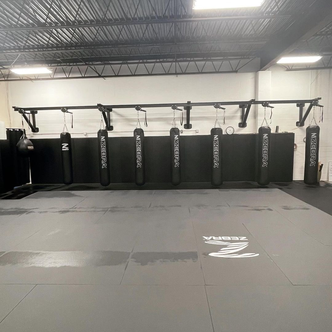 #repost Burnsville.MartialArts.Academy “We are sooo happy with how the heavy bag rack expansion turned out today! Huge thank you to Tony from <a href="/zebramats/">Zebra</a> for all your help with the installation."

Inspired? Get 50% off a Zebra Training Series Bag w/ any Bag Rack
zebraathletics.com/product-catego…