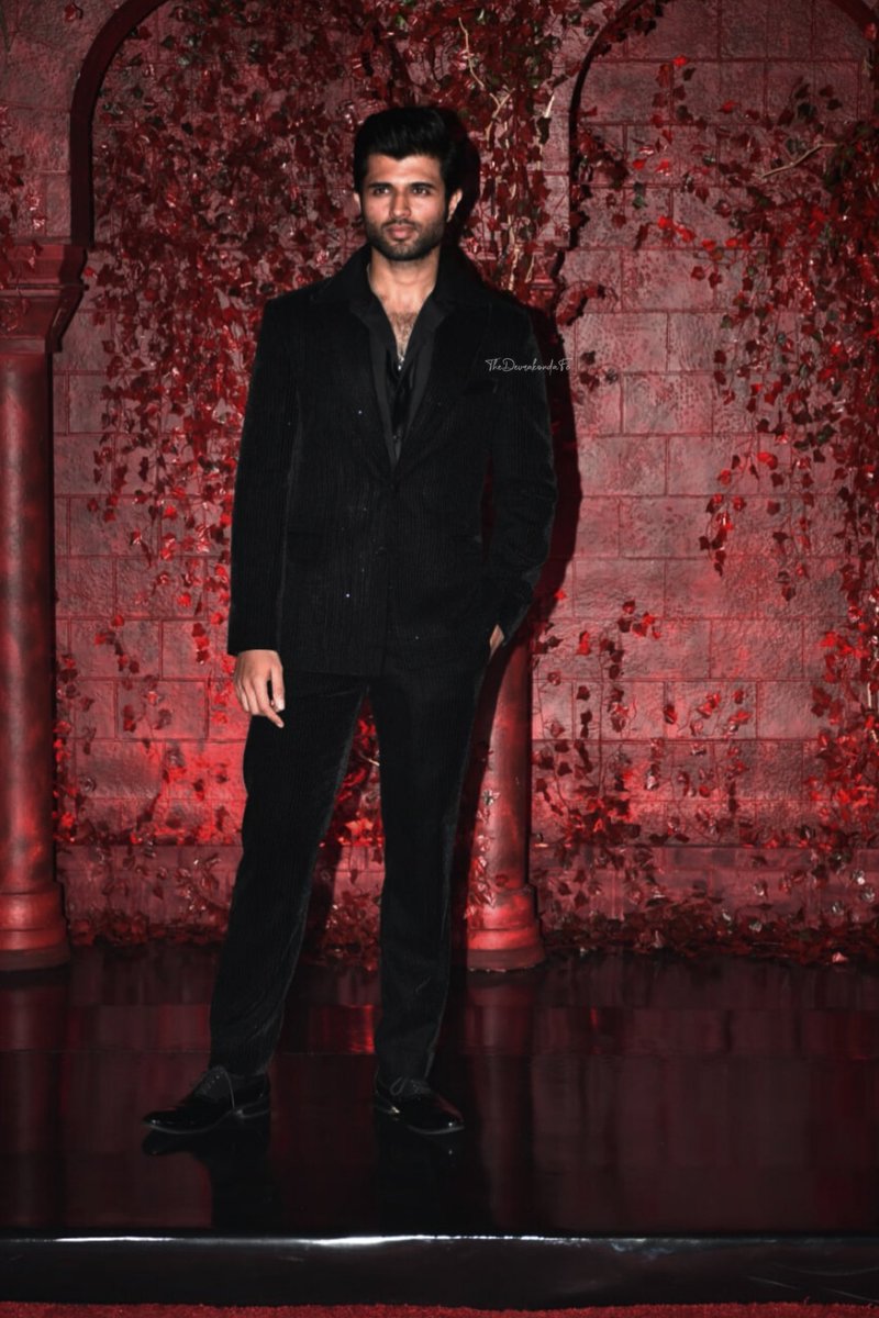 RajjComrade's tweet photo. Handsome Deverakonda 🖤💥

@TheDeverakonda 
#VijayDeverakonda #LIGER #VD10 https://t.co/6gqP6ZZHAG